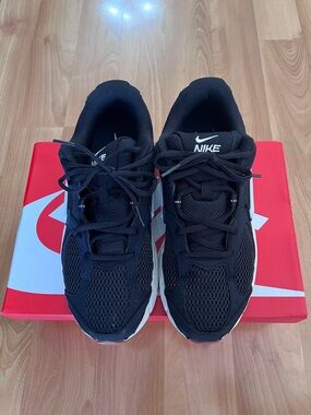 Nike V5 RNR Size 8.5